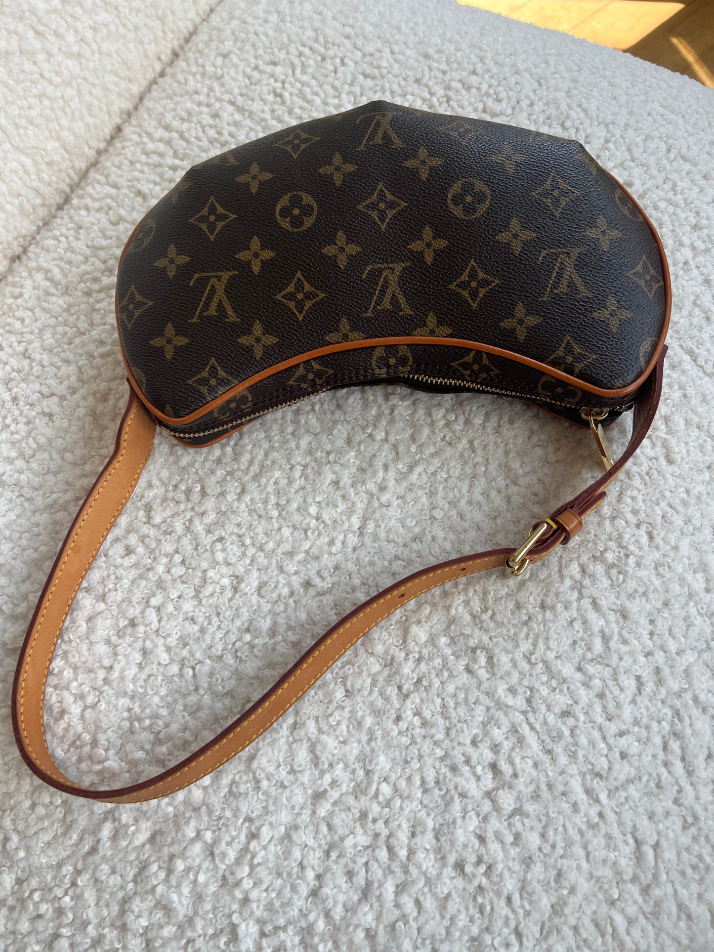 Louis Vuitton Croissant